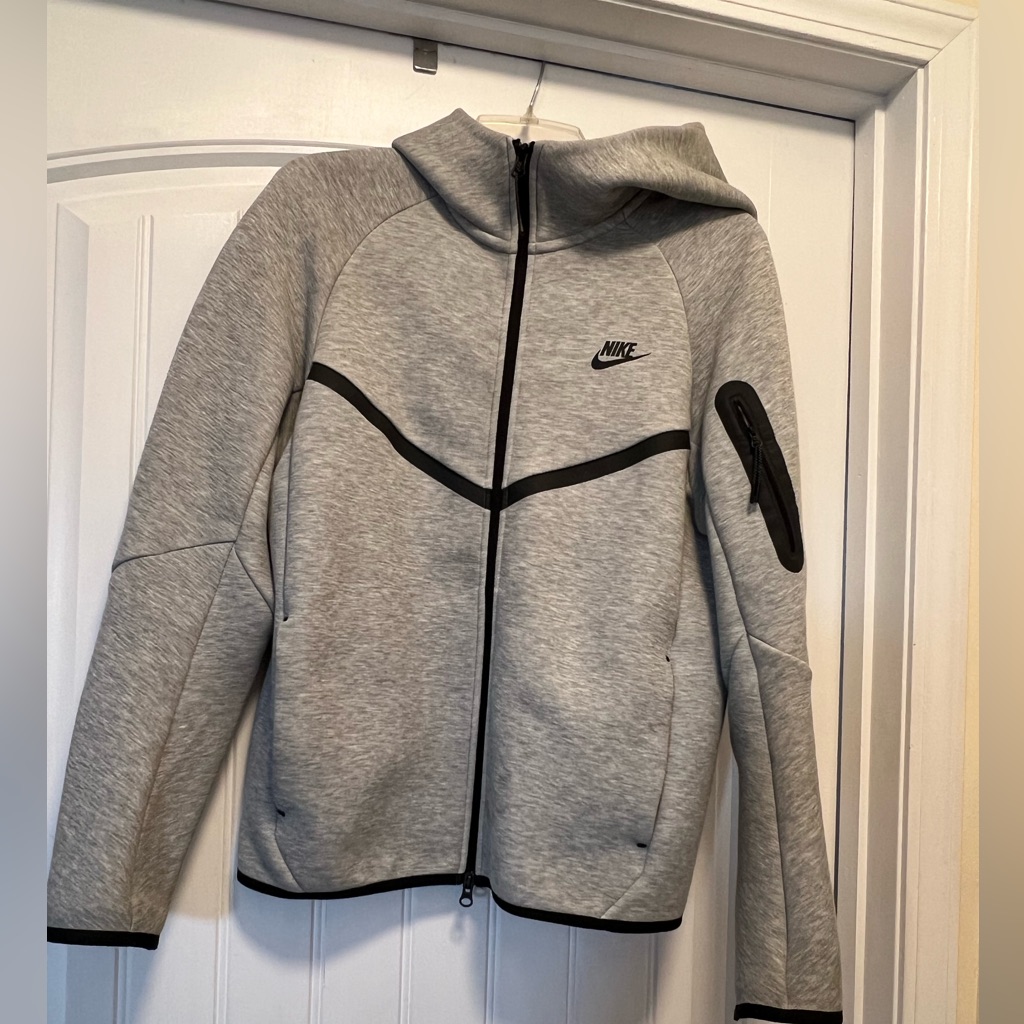 Nike Light Gray Hooded Full-Zip Jacket With Black Accents